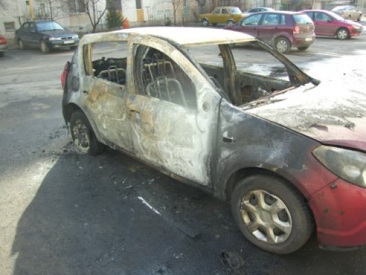 Răzbunare în Inel II: s-a trezit cu autoturismul incendiat